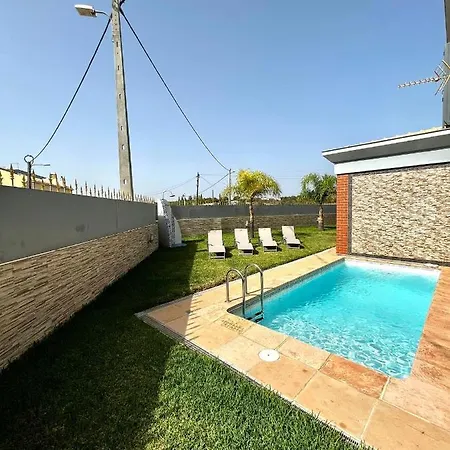 Funtastic With Pool Vila