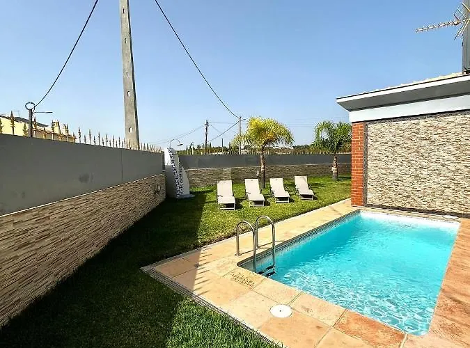 Funtastic With Pool فيلة